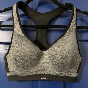Sports bra with underwire